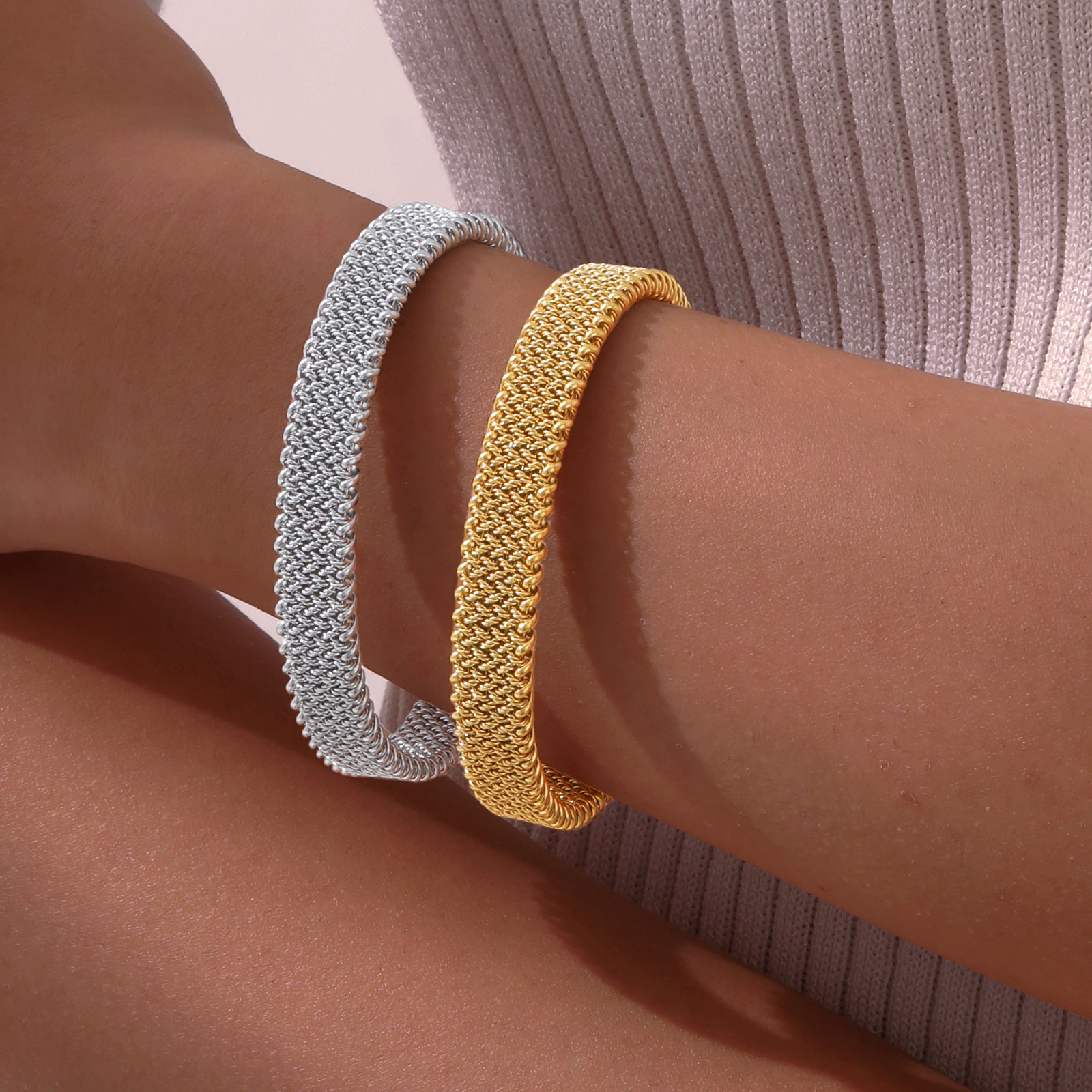 Pulsera abierta con correa elá - Mesh Strap Metal reseña y precio